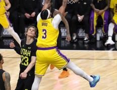 江南体育-浓眉哥迎来七赛季高光表现，老鹰球迷沸腾！的简单介绍