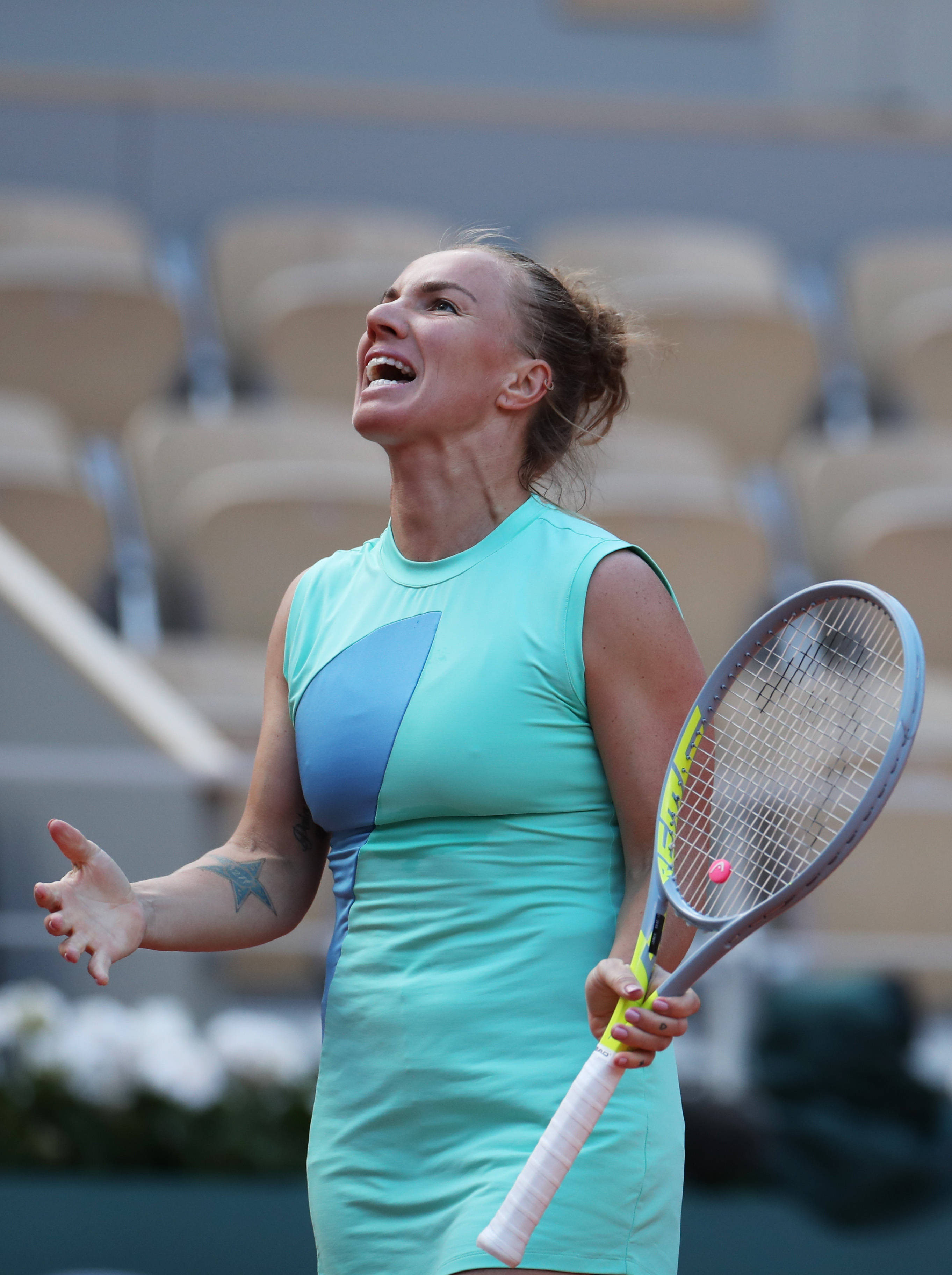 JN体育-关于阿扎伦卡回归赛场,赛况扑朔迷离首场状态亮眼,TL观众沸腾!的信息