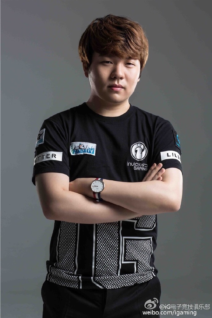 江南体育-Rookie回归赛场，战术调整首场状态亮眼，中国队观众沸腾！的简单介绍